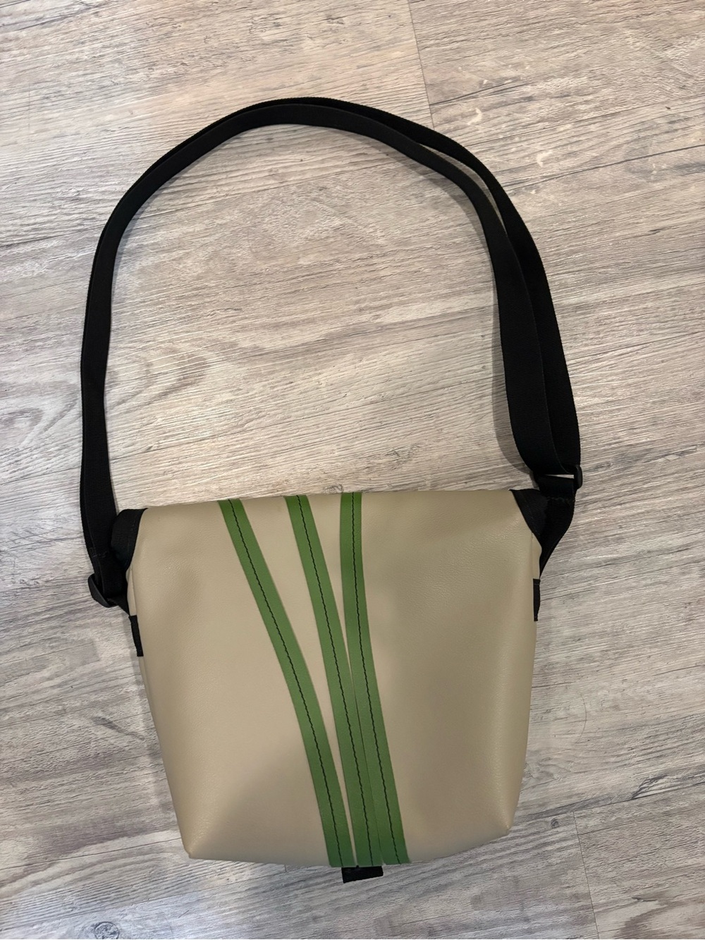 Holly Aiken Beige Crossbody Bag with Green Stripes and Burgundy Accents - Picture 2 of 7